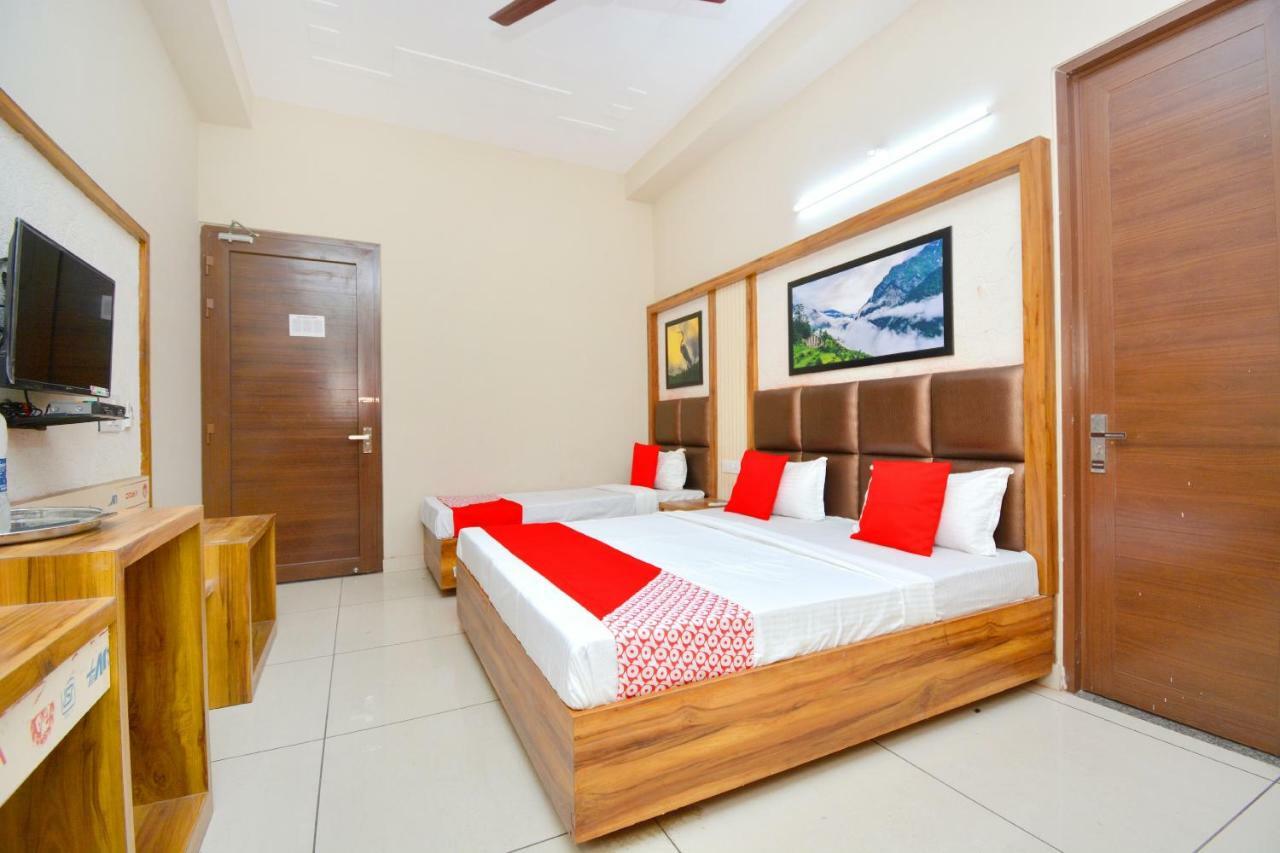 Oyo 40699 Grand Sokhi Hotel Tarn Taran Bagian luar foto