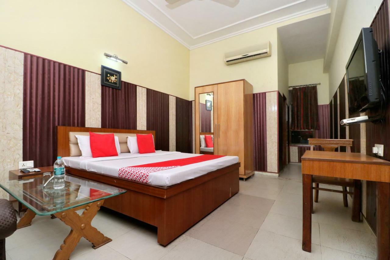 Oyo 40699 Grand Sokhi Hotel Tarn Taran Bagian luar foto